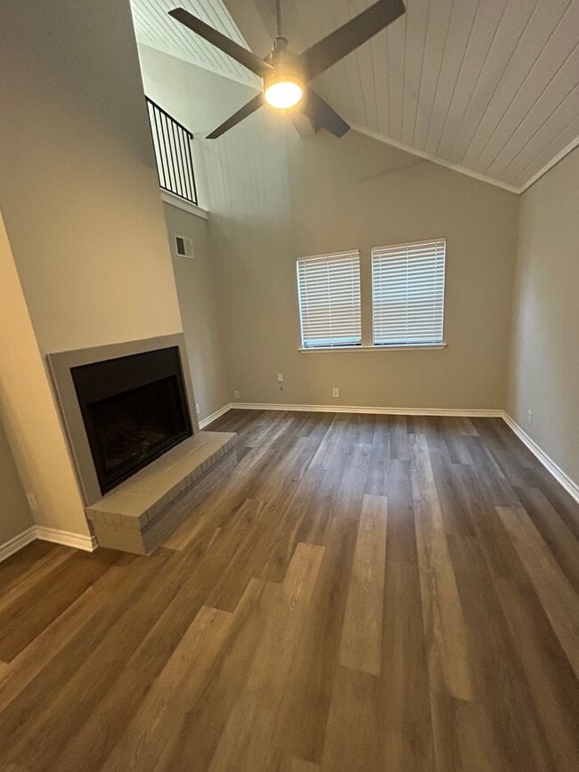 Photo - 1610 Waterloo Tr Unit B