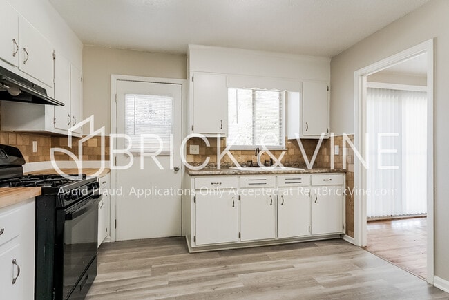 Photo - 624 Old Pine Rd