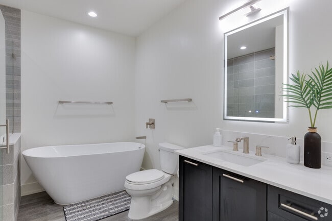 1BR, 1BA - 1,053SF - Bathroom