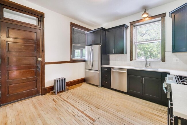 Photo - 858 N Wolcott Ave Unit 1