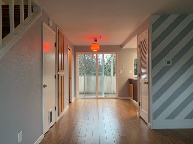 Photo - 319 Glenn St