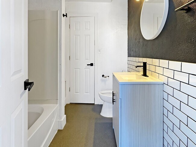 Photo - 812 Butterworth St SW Unit 2