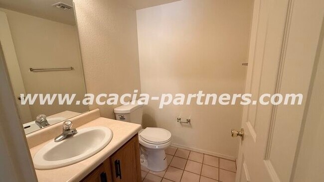 Gated 2 bed 2.5 bath