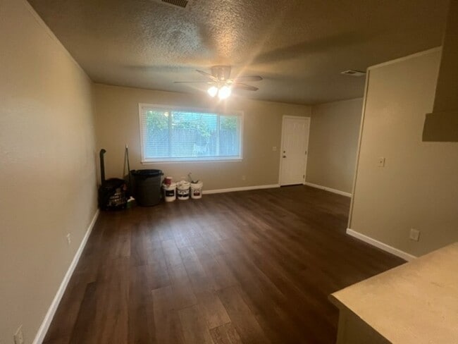 Photo - 723 SW Bridge St