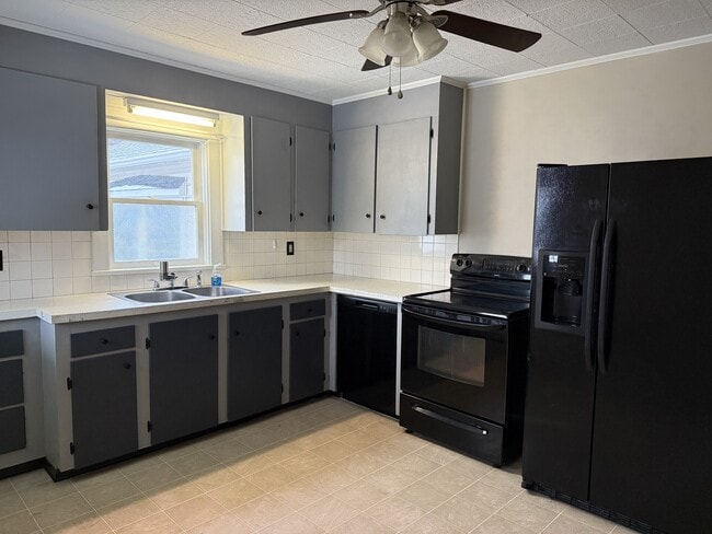 Photo - 914 W King St