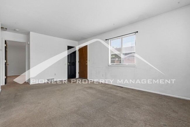 Photo - Charming 1/2 Duplex with Washer/Dryer!