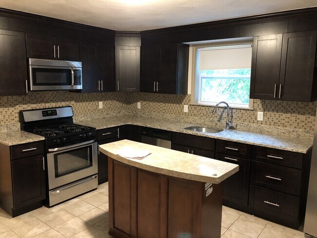 Photo - 585 Broadway Unit 1