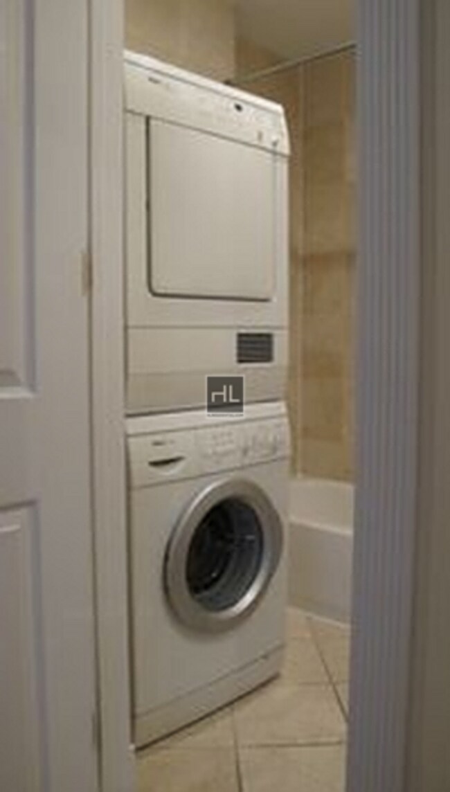 Photo - CHRISTOPHER ST. Unidad 9