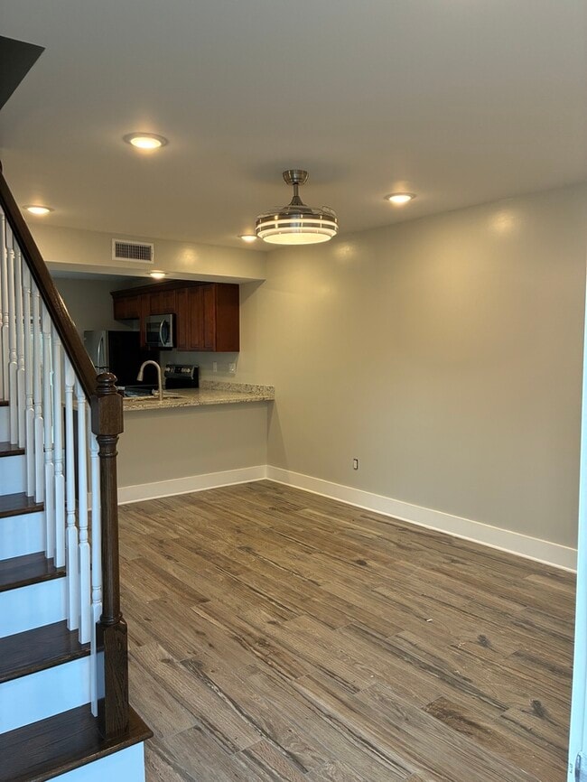 Photo - Beautiful 2/1.5 townhouse