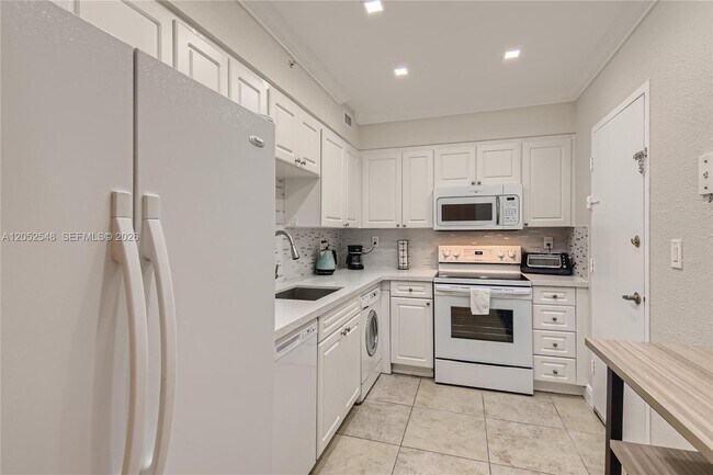 Photo - 2501 S Ocean Dr Unit 316 (AVAILABLE NOW-11/30)