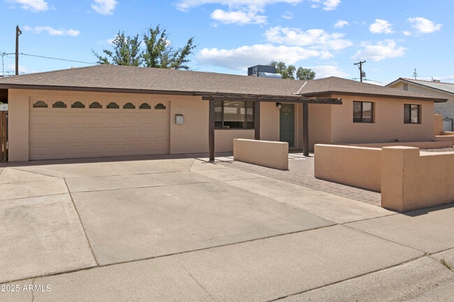 Photo - 6701 E Wilshire Dr House