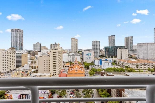 Building Photo - 133 NE 2nd Ave Unit 1815