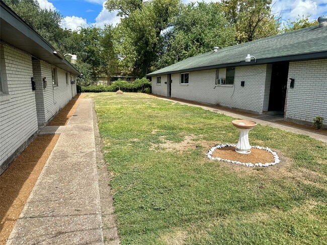 Photo - 5405 Suez St