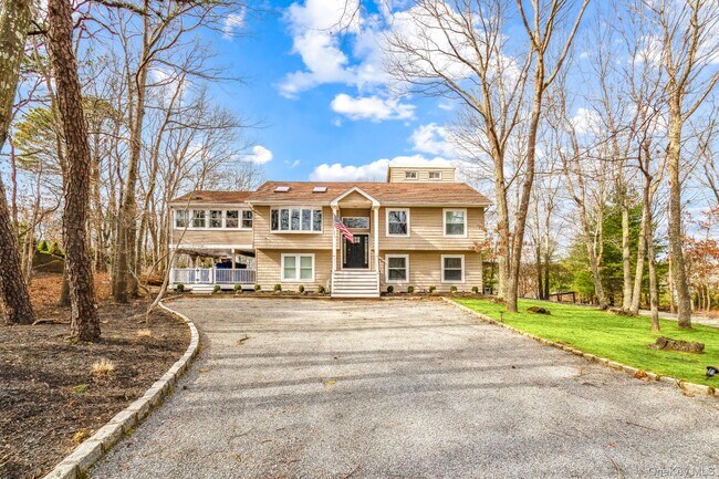 Photo - 30 Squires Blvd