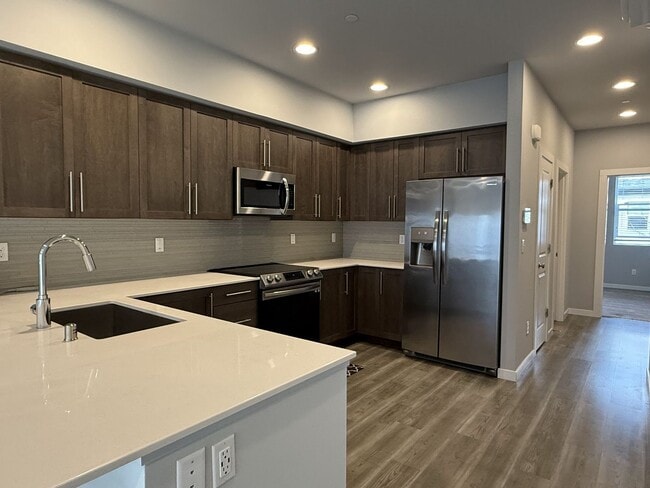 Photo - Modern Lynnwood 3BD/3BTH Townhome for Lease! Small Pet Friendly!