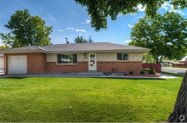 Building Photo - SHARP BRICK RANCH, BASEMENT, GARAGE Rental