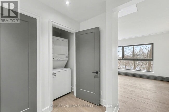 Photo - 306 Riverside Dr Unit B