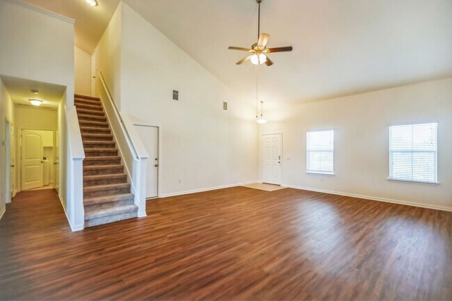 Photo - Modern Comfort Meets Space – Updated 4 Bed... Casa