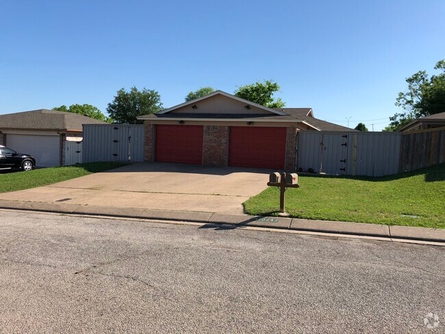 Building Photo - 10247 Maverick Dr Rental