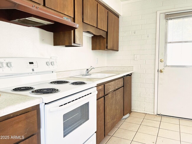 Photo - 1240 W Dunlap Ave Apartment Unit 8