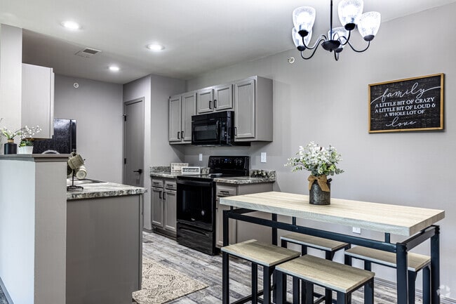 2BR, 2BA - 1200SF