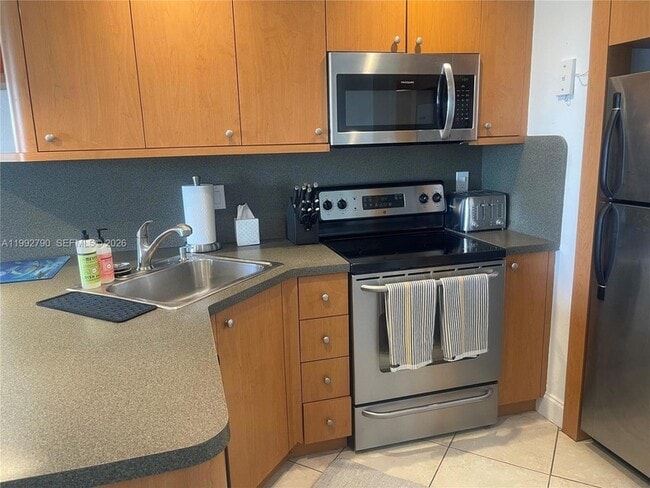 Building Photo - 2900 NE 30th St