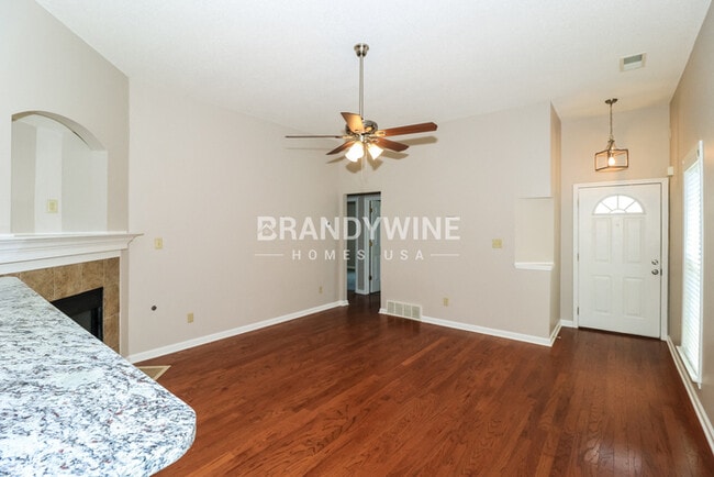 Photo - 1189 Travers Ln