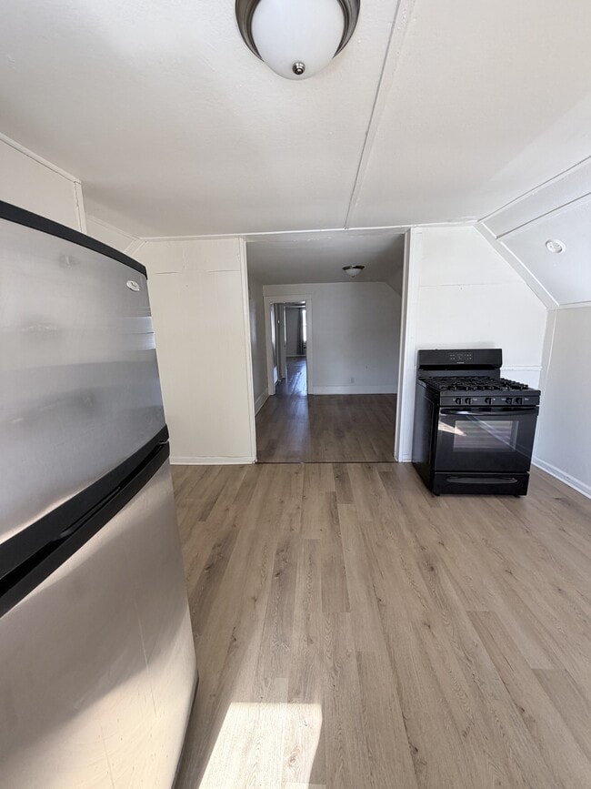2210 W Iowa St