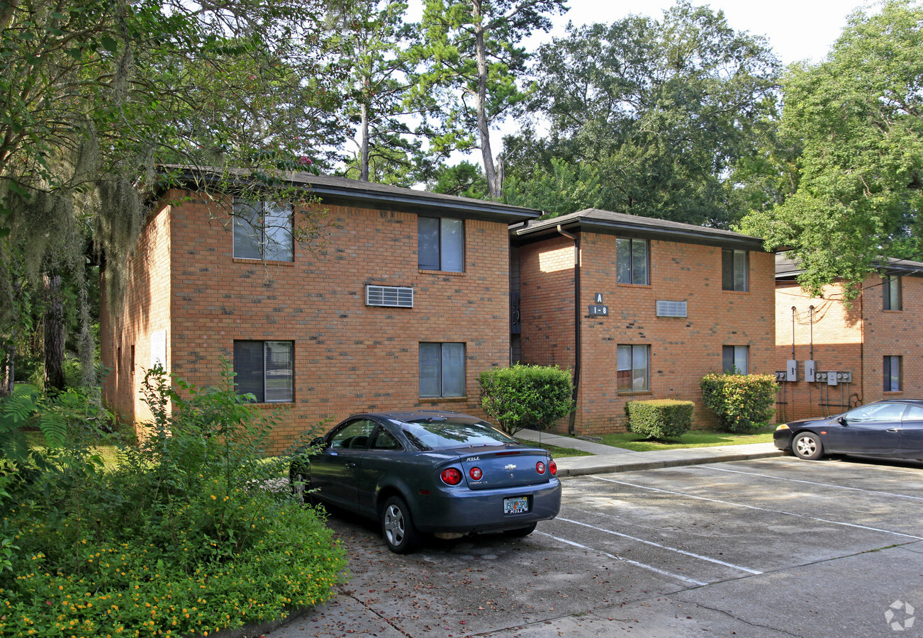 Oak Park - Oak Park Apartments