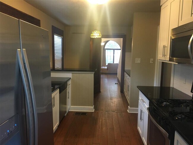 Photo - 2830 San Gabriel St