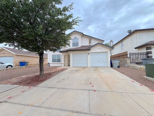 Building Photo - East El Paso Split Tri-Level 3 bed/2 bath Refrig A/C with bonus loft!