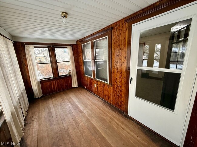 Photo - 835 Inman St