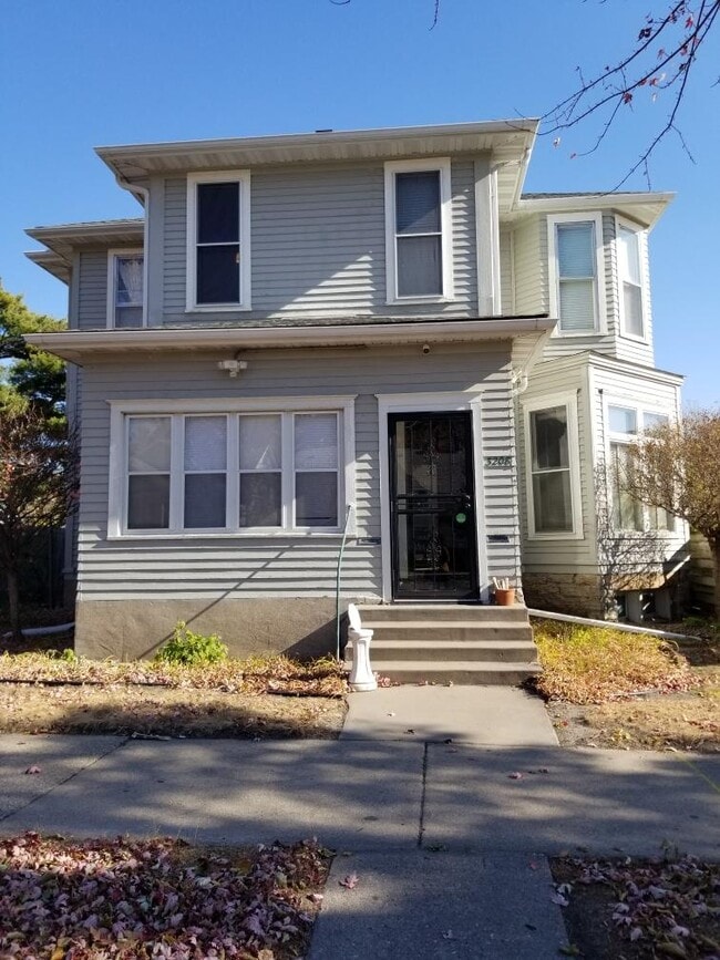 Photo - 3208 Logan Ave N