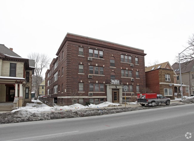 118 W Johnson St