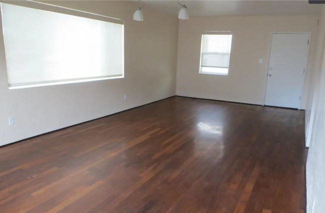 Photo - Charming 3 bedroom 2.bath with yard