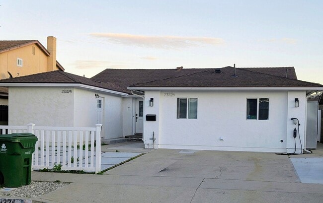 Building Photo - 23324 Maltby Pl