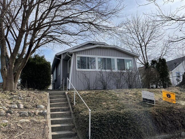 Building Photo - 1844 Monroe Ave NW