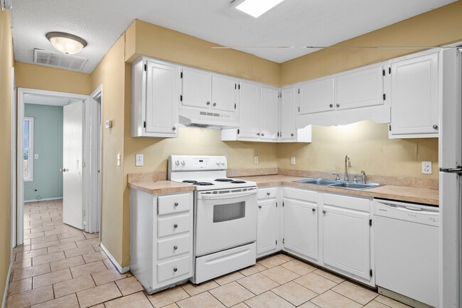 2231 Woodridge Ln Unit B
