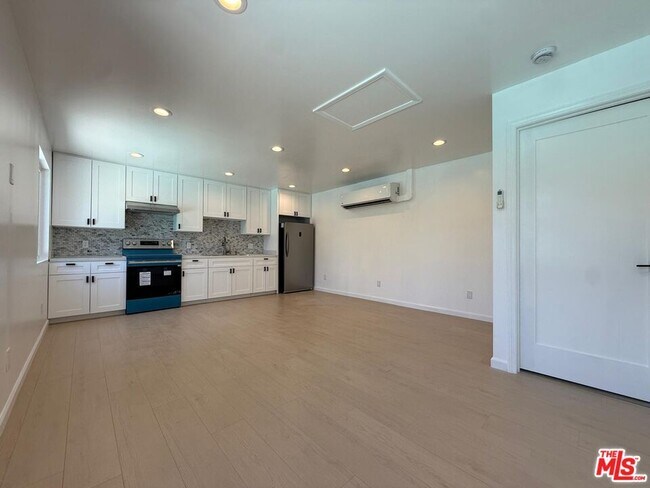 9004 Gothic Ave