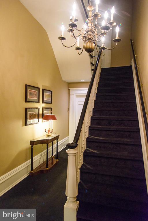 Building Photo - 1927 Spruce St Unit 2R