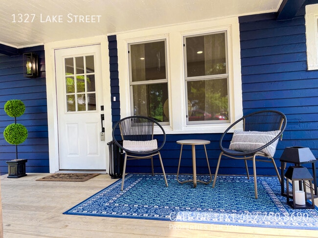 Photo - 1327 Lake St