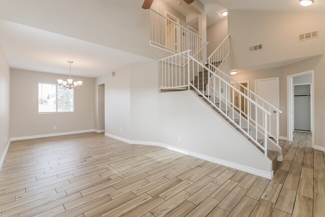 Photo - 824 Crabapple Dr