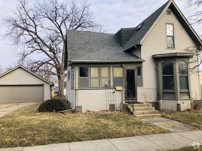 Building Photo - 615 W 2nd St Rental