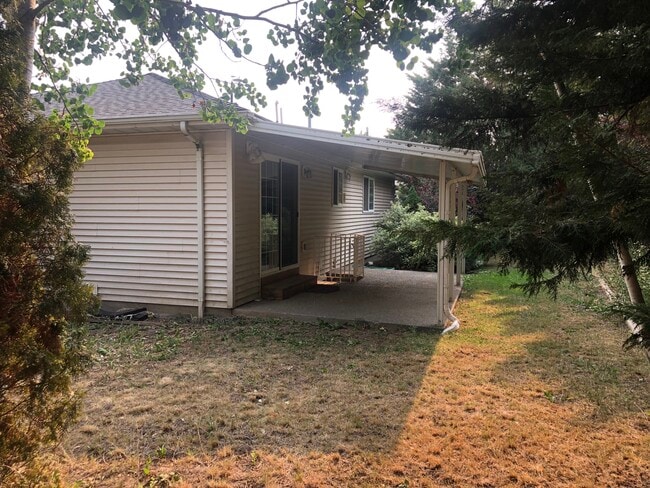 Photo - 440 NW Thomas St