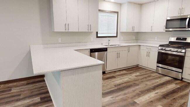 Building Photo - 1076 14th Ave SE Unit #2 Rental