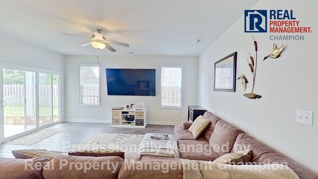 Photo - Fabulous Townhome with Open Floorplan