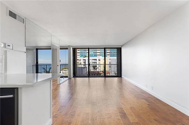 Queen's Surf Condos - Queen's Surf Condos