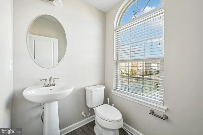 Photo - 6026 Forum Sq