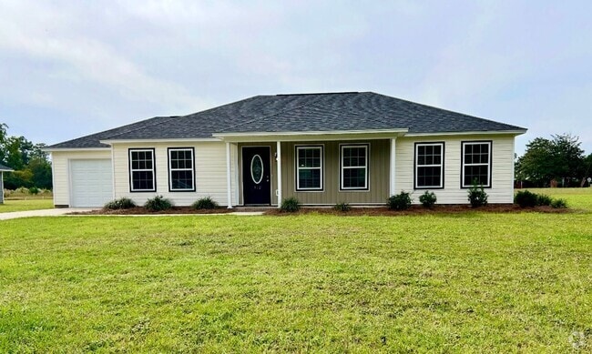 Building Photo - Small town living at its best! Rental