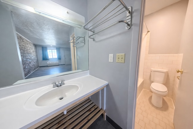 401 N. East Avenue - 7
